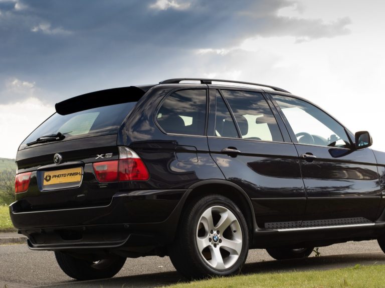 BMW X5 Clean Dark blue BMW X5 looking clean in the sun after receiving a Photo Finish valet and detail.